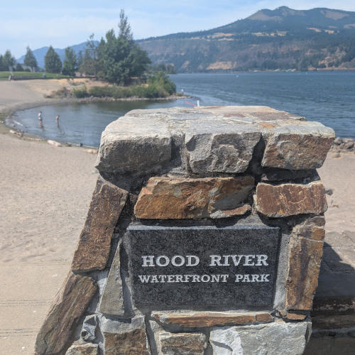 columbia-river-hood-river_sign3